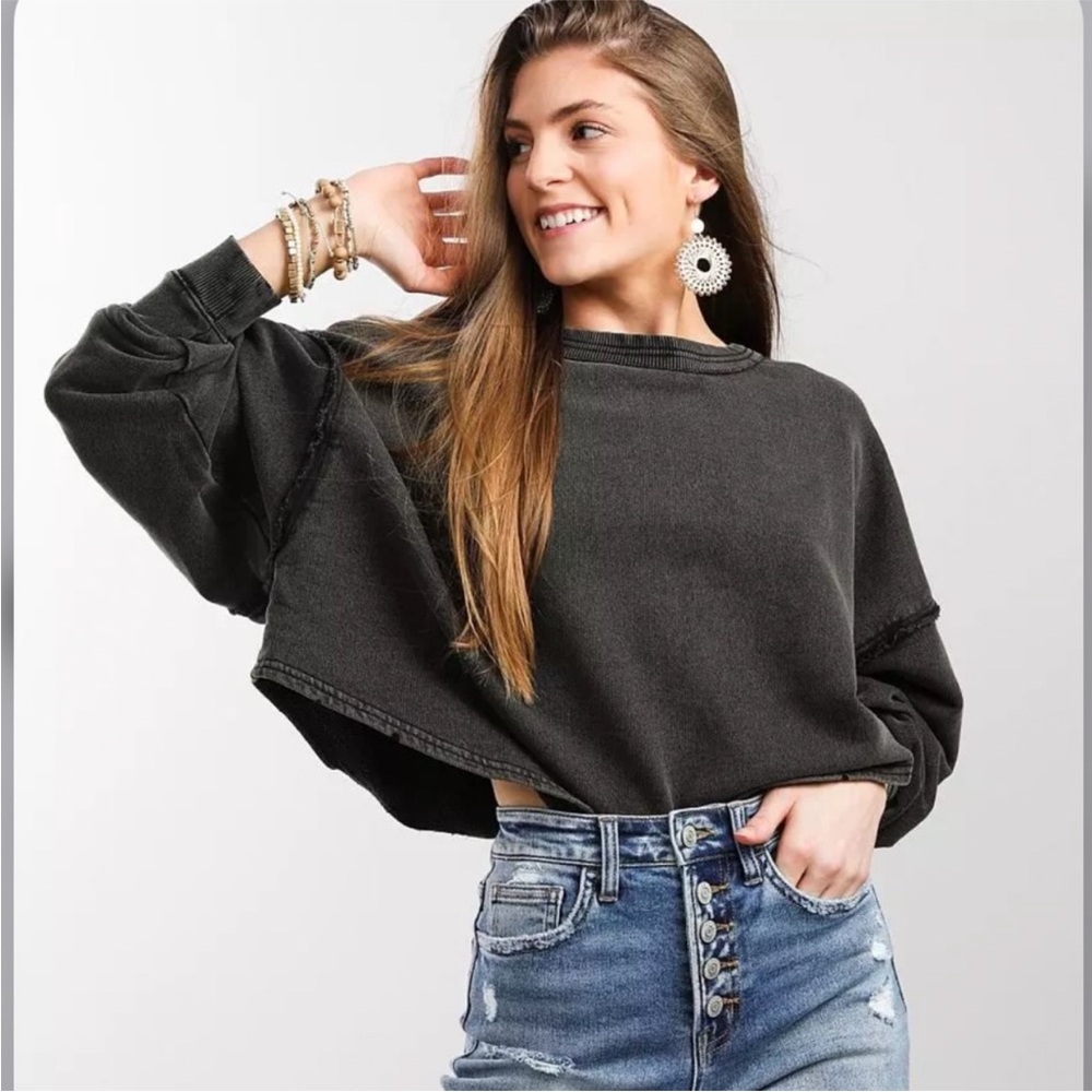 Free People S/P sweatshirt cropped with ruching in the back Charcoal